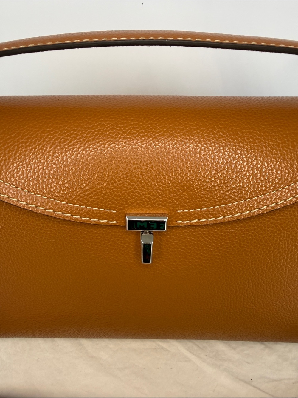 TOTEME T-Lock Medium Top Handle Bag in Tan Grained Leather - Picture 3 of 12